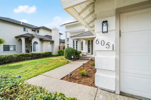 $899,900 | 6051 Kenneth Oak Way, Fair Oaks, CA 95628