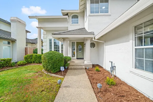 $899,900 | 6051 Kenneth Oak Way, Fair Oaks, CA 95628