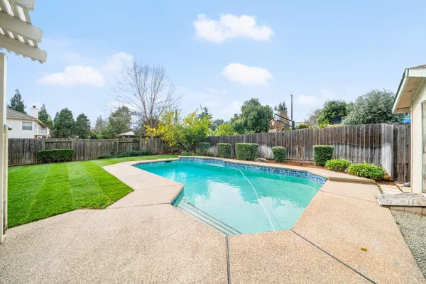 $899,900 | 6051 Kenneth Oak Way, Fair Oaks, CA 95628