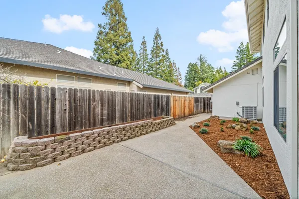 $899,900 | 6051 Kenneth Oak Way, Fair Oaks, CA 95628