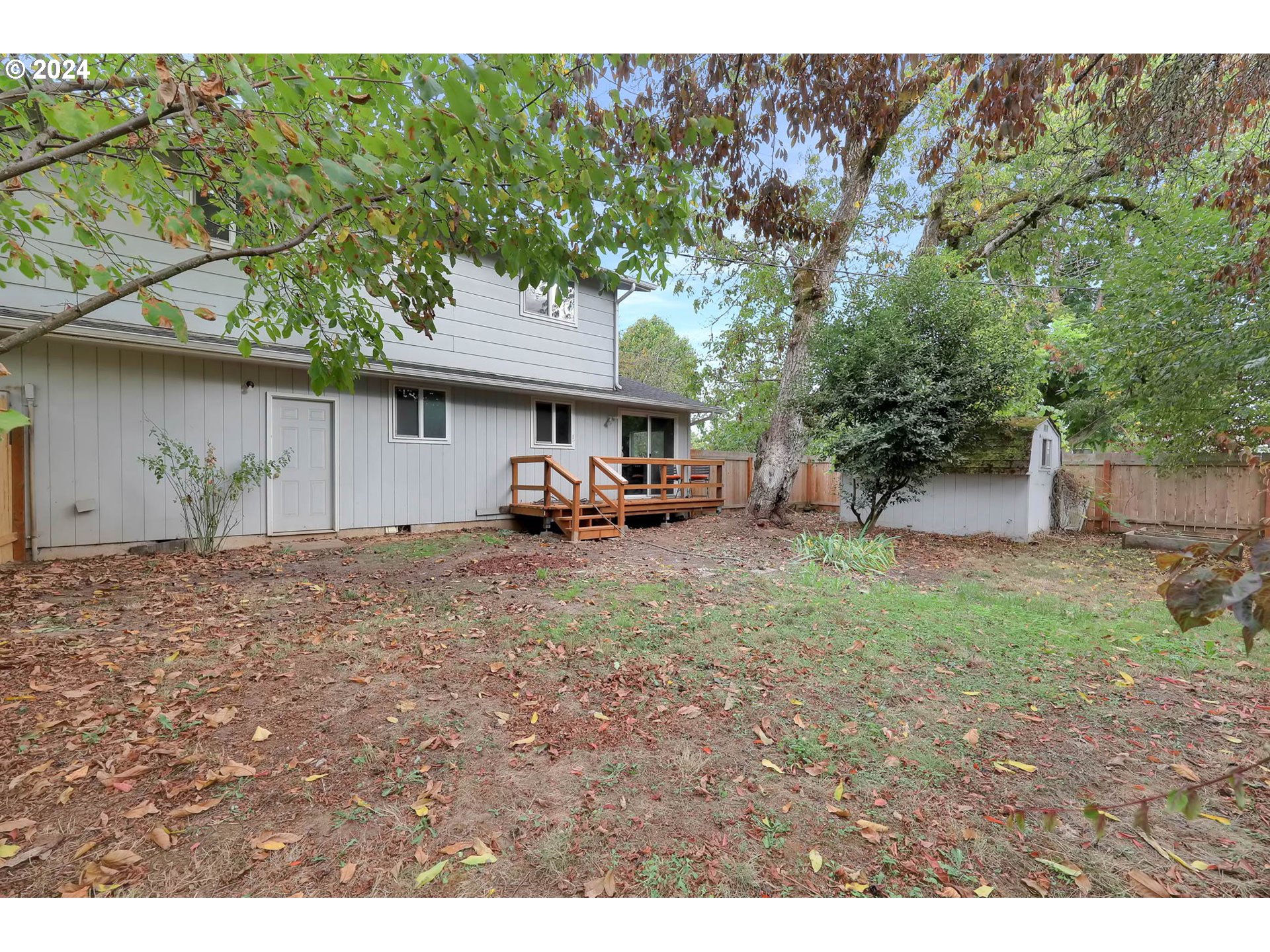4250 Scenic Drive Eugene, OR 97404 - Photo 17 of 31 a front view of a house with garden