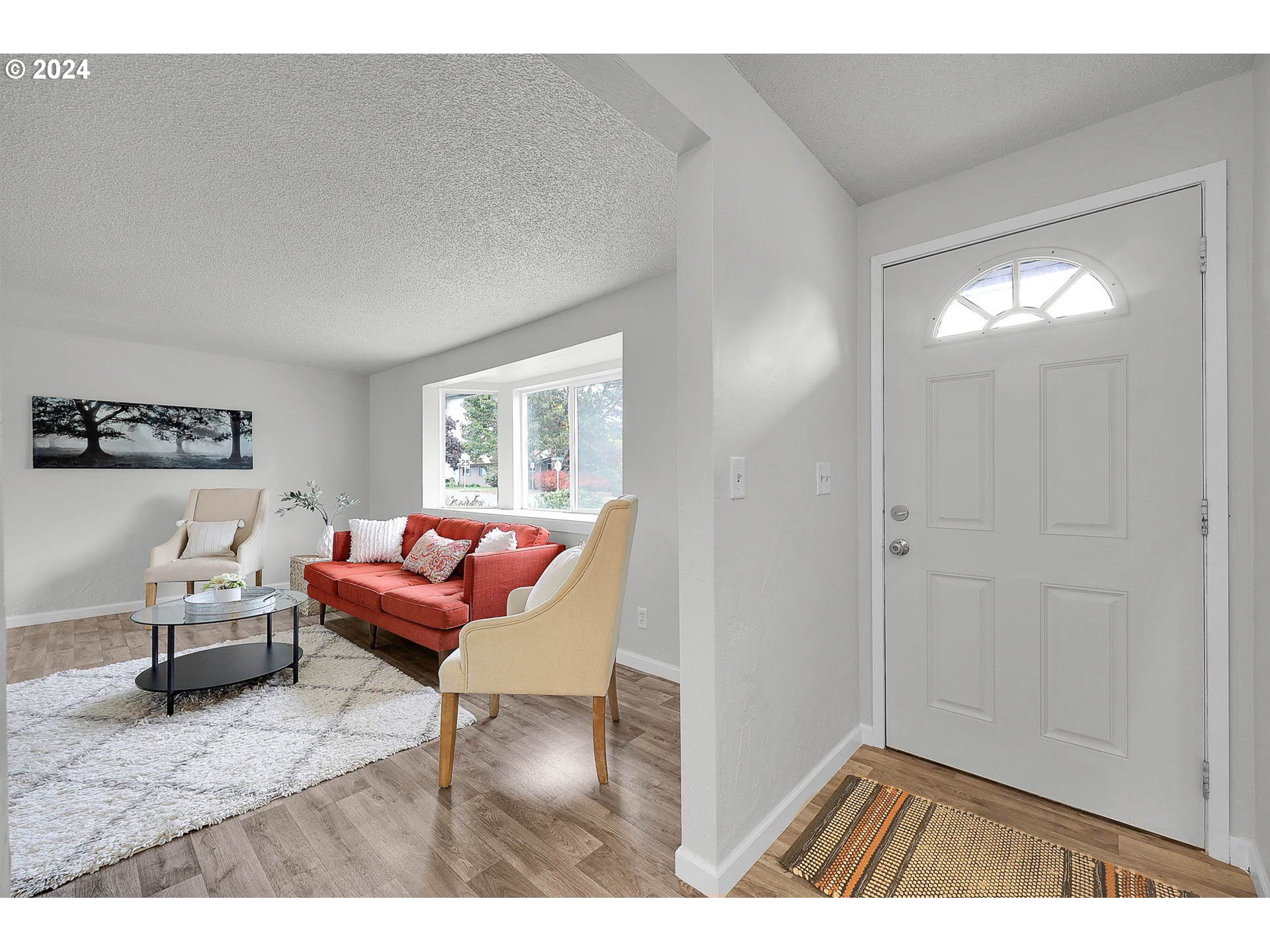 4250 Scenic Drive Eugene, OR 97404 - Photo 19 of 31 a living room with furniture and a window