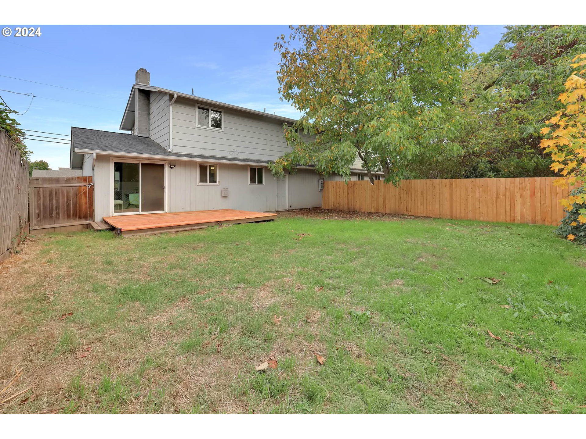 4250 Scenic Drive Eugene, OR 97404 - Photo 31 of 31 a front view of a house with yard and trees