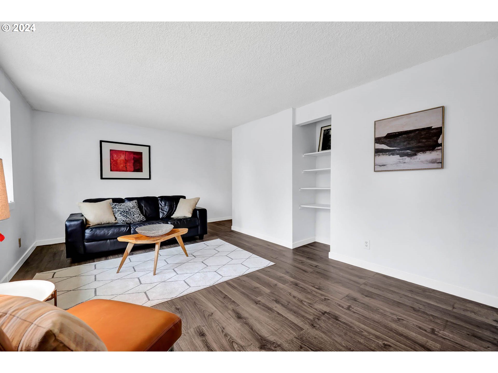 4250 Scenic Drive Eugene, OR 97404 - Photo 5 of 31 a view of a livingroom with furniture and wooden floor