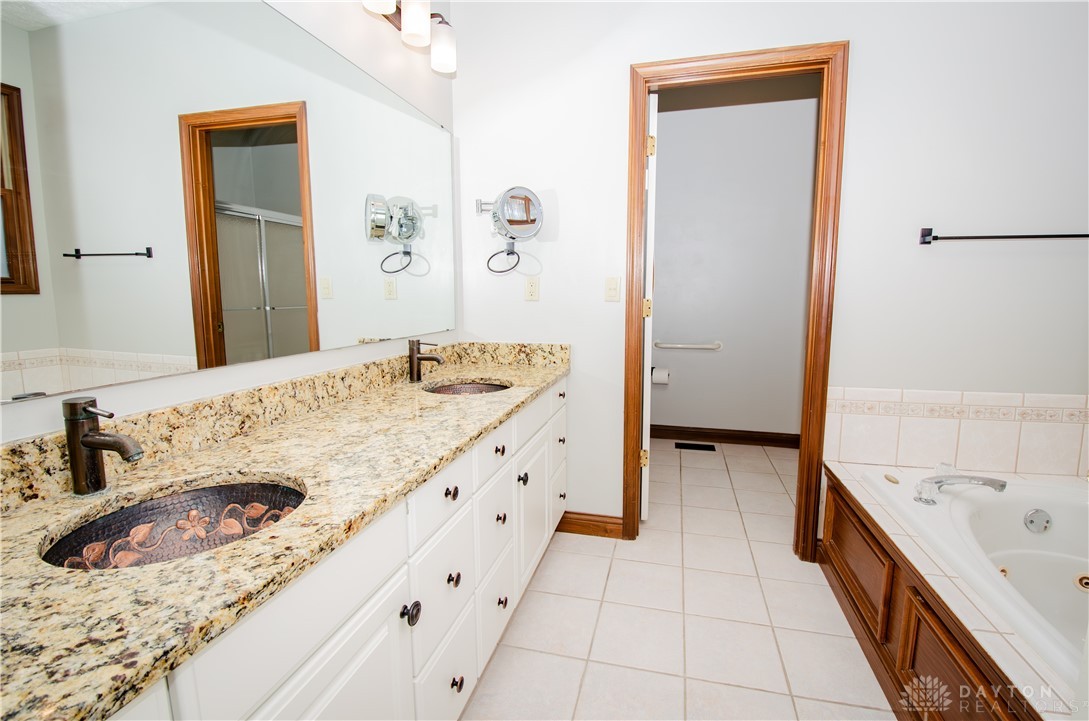 2719 Sycamore Ridge Court Dayton, OH 45431 - Photo 20 of 44 Master Bath