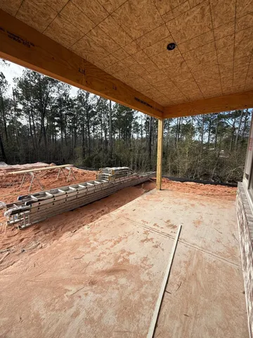 a view of entryway with kitchen