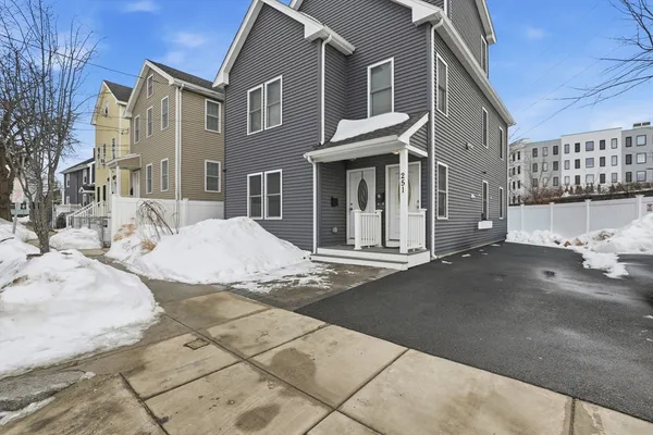 $475,000 | 251 Arlington Street, Unit 1, Chelsea, MA 02150