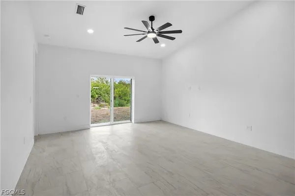 $1,700 | 656 Grant, Lehigh Acres, FL 33974