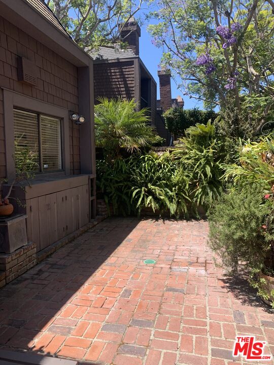 4535 Alla Road, Unit 1 Marina del Rey, CA 90292 - Photo 5 of 26 Gallery Image 5