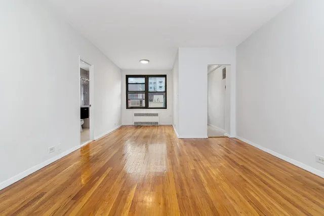 $399,000 | 242 East 38th Street, Unit 5E | Murray Hill