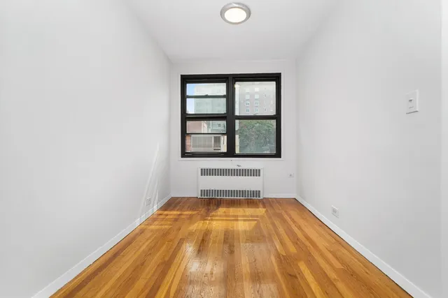 $399,000 | 242 East 38th Street, Unit 5E | Murray Hill