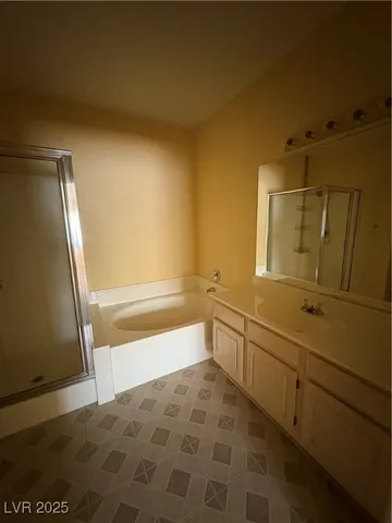 $1,700 | 855 North Stephanie Street, Unit 914, Henderson, NV 89014