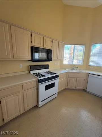 $1,700 | 855 North Stephanie Street, Unit 914, Henderson, NV 89014