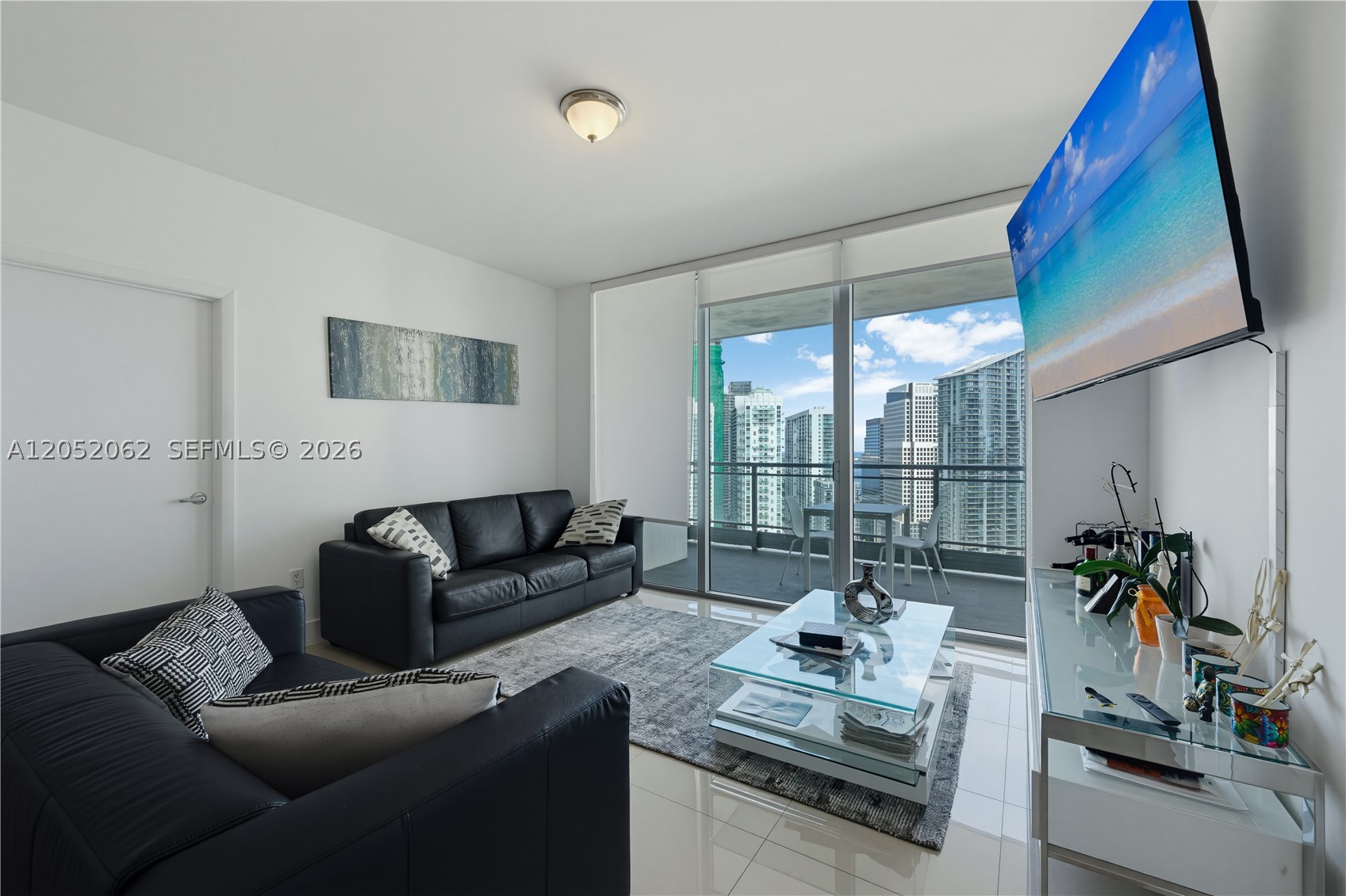 90 Southwest 3rd Street, Unit 3511 Miami, FL 33130 - Photo 4 of 18 Gallery Image 4