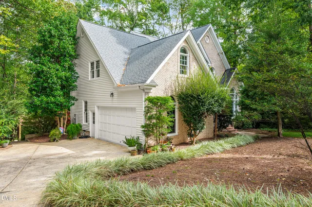 a view of a house with a yard and plants
