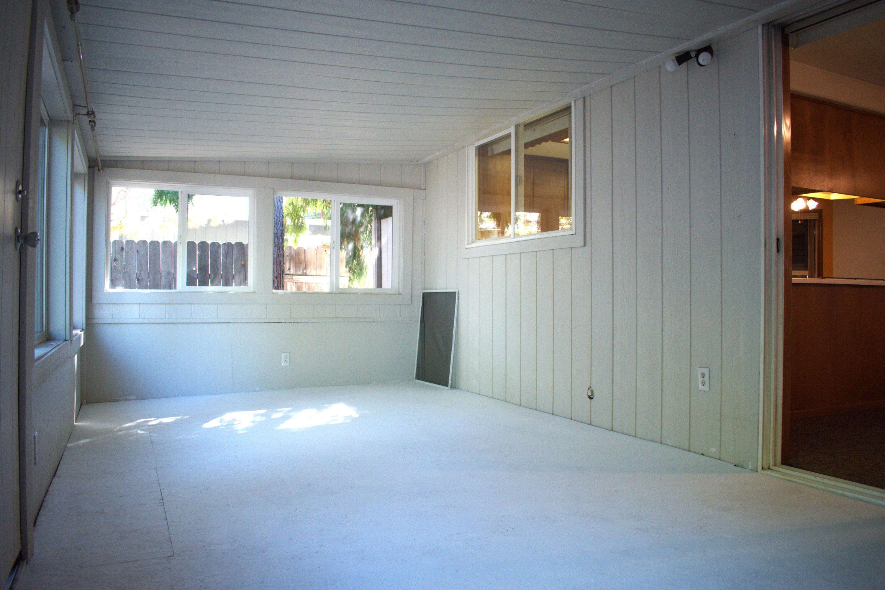 3234 Springbrook Road Medford, OR 97504 - Photo 22 of 31 ENCLOSED BACK PORCH