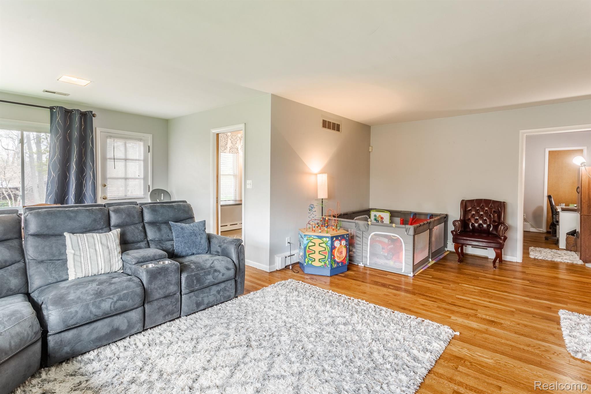 26090 Pleasant Valley Road Farmington, MI 48331 - Photo 10 of 44 Gallery Image 10