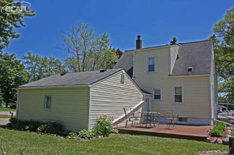6242 Miller Road Swartz Creek, MI 48473 - Photo 14 of 17 20439987-13.JPG