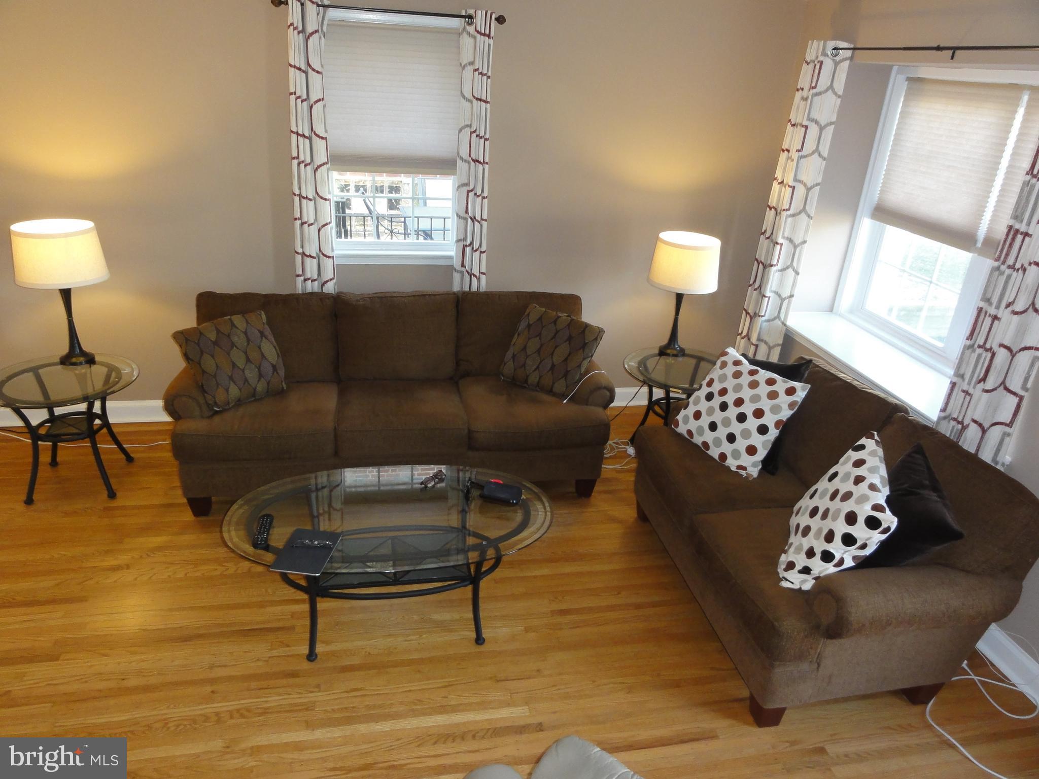4054 Lasher Road Drexel Hill, PA 19026 - Photo 4 of 36 Living Room