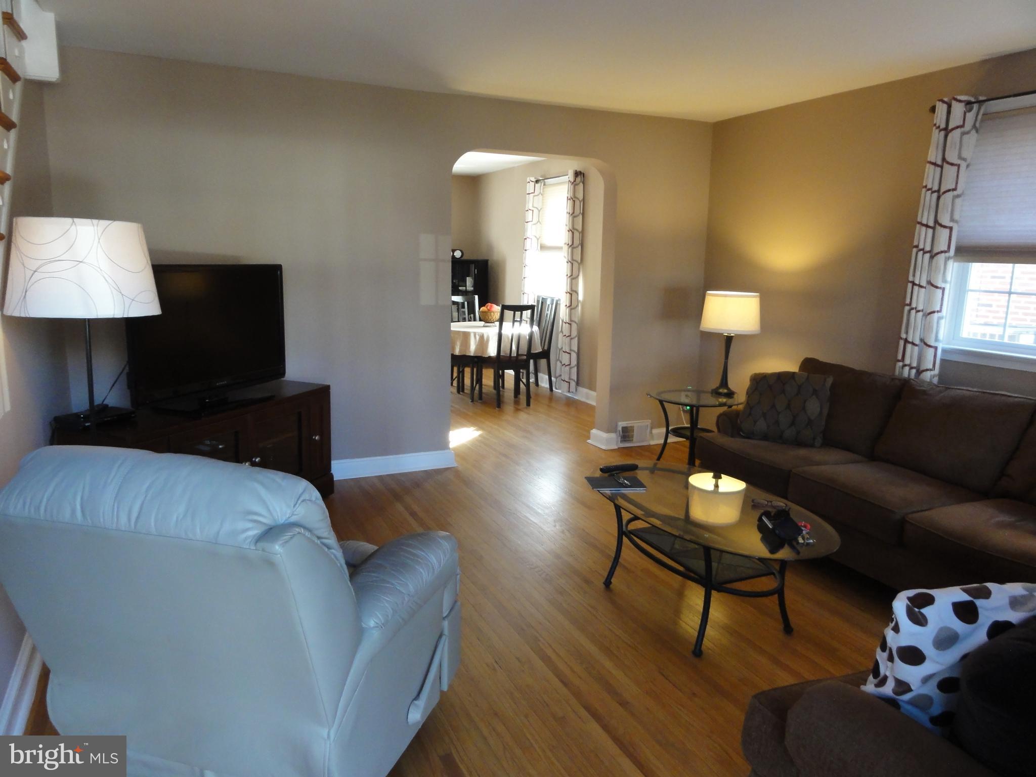4054 Lasher Road Drexel Hill, PA 19026 - Photo 5 of 36 Living Room