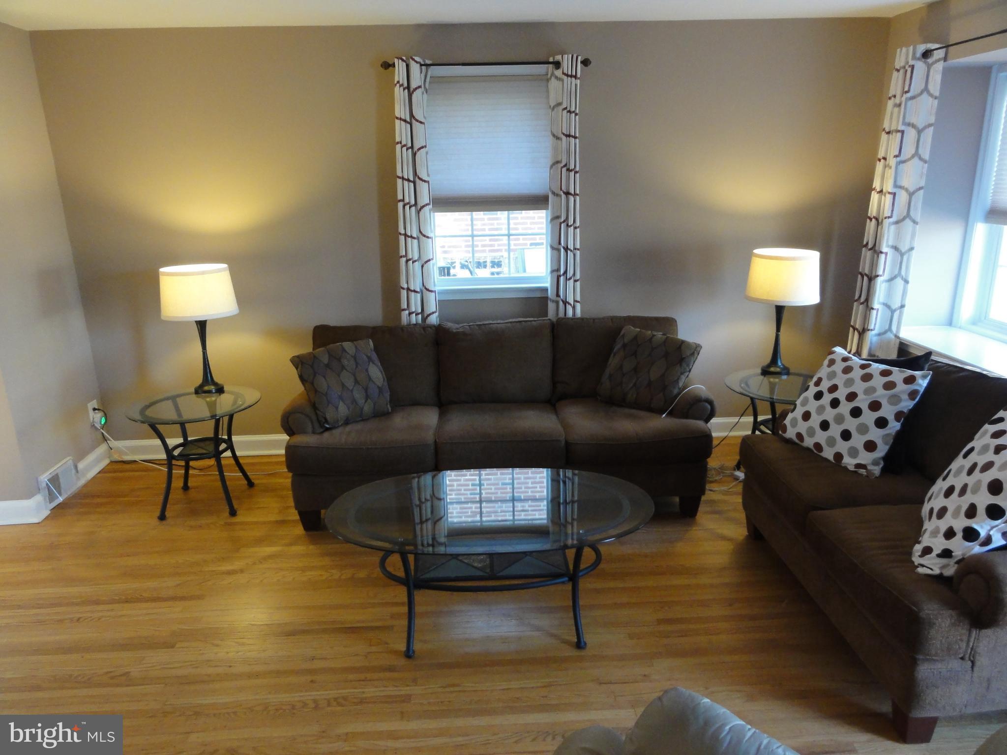 4054 Lasher Road Drexel Hill, PA 19026 - Photo 7 of 36 Living Room