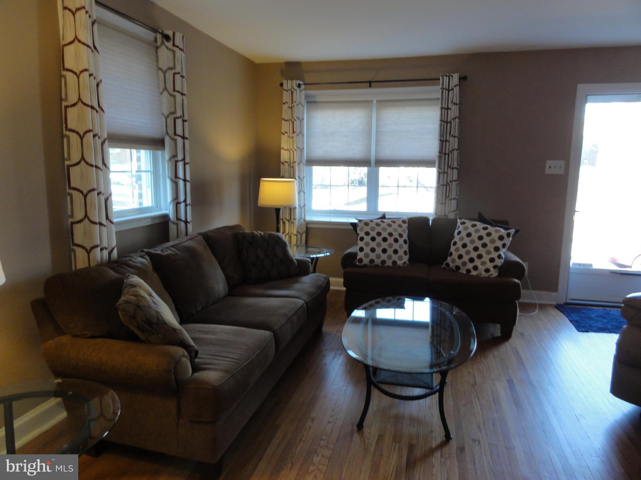 4054 Lasher Road Drexel Hill, PA 19026 - Photo 8 of 36 Living Room