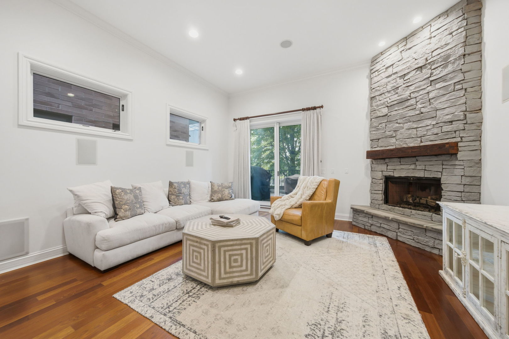 952 North Racine Avenue Chicago, IL 60642 - Photo 2 of 25 Gallery Image 2