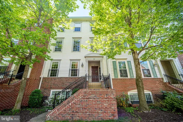 $3,600 | 702 Norfolk Lane, Unit A, Alexandria, VA 22314