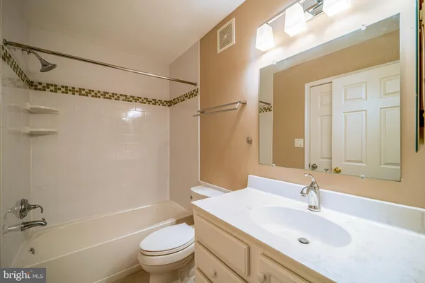 $3,600 | 702 Norfolk Lane, Unit A, Alexandria, VA 22314