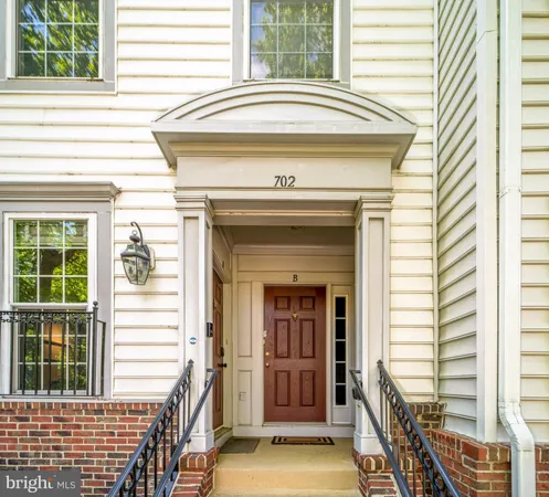 $3,600 | 702 Norfolk Lane, Unit A, Alexandria, VA 22314