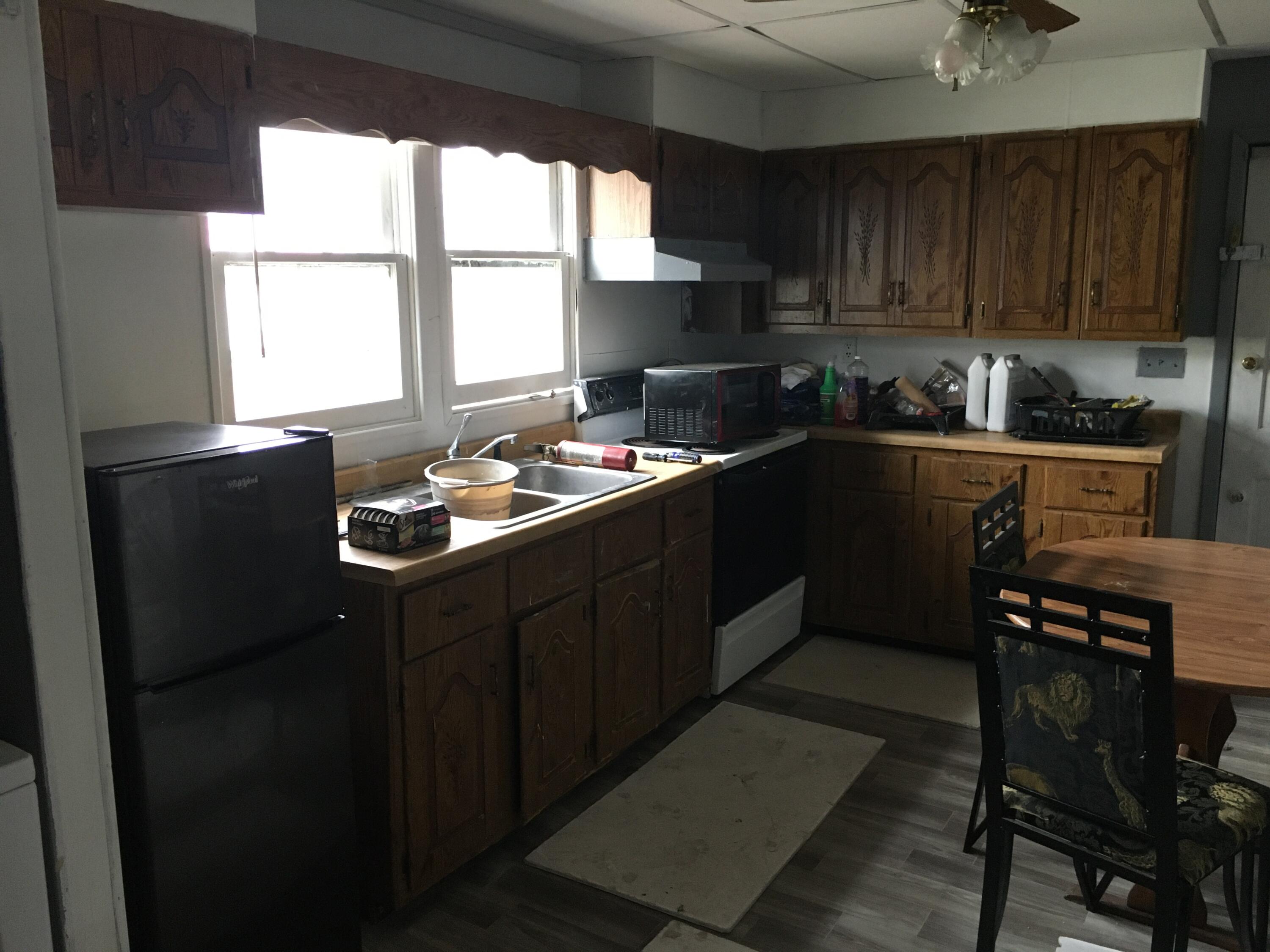 102 Ellenwood Road Middlesboro, KY 40965 - Photo 11 of 16 2E5D566F-DBF8-48E1-A8E4-8545FDD8734F