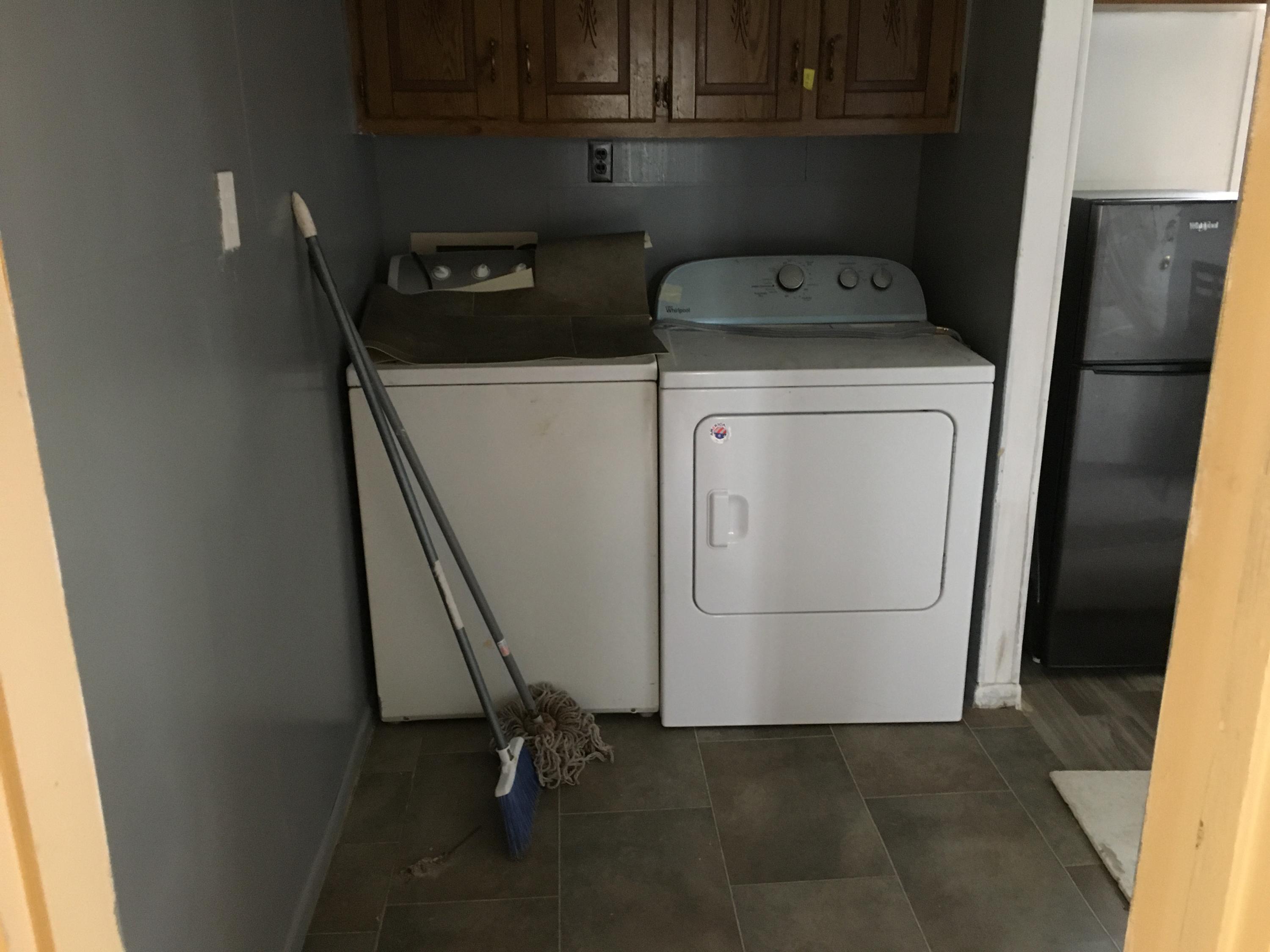 102 Ellenwood Road Middlesboro, KY 40965 - Photo 12 of 16 7286E84B-B892-4B55-A218-E4C3E0004EF9