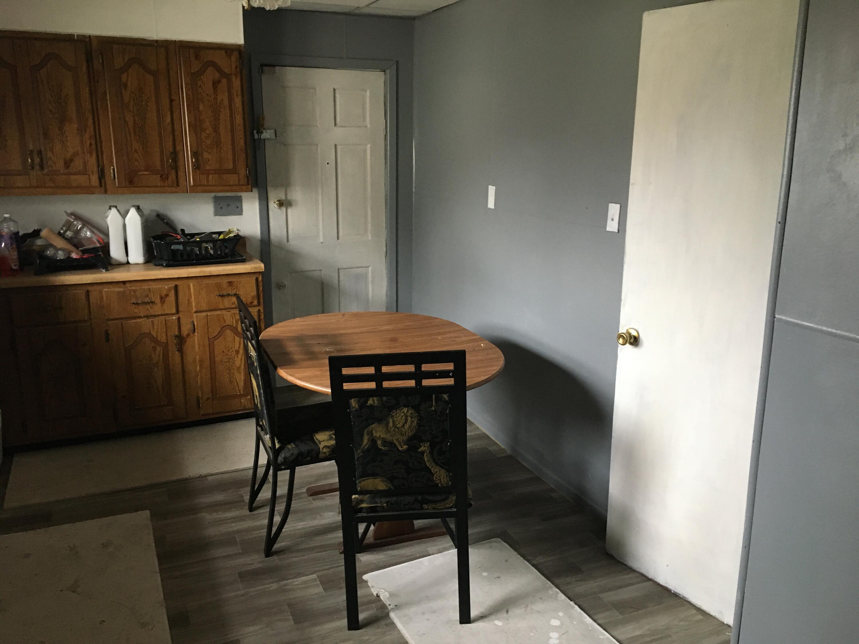 102 Ellenwood Road Middlesboro, KY 40965 - Photo 13 of 16 A618A737-F087-4BC2-98F7-472193DB23D1
