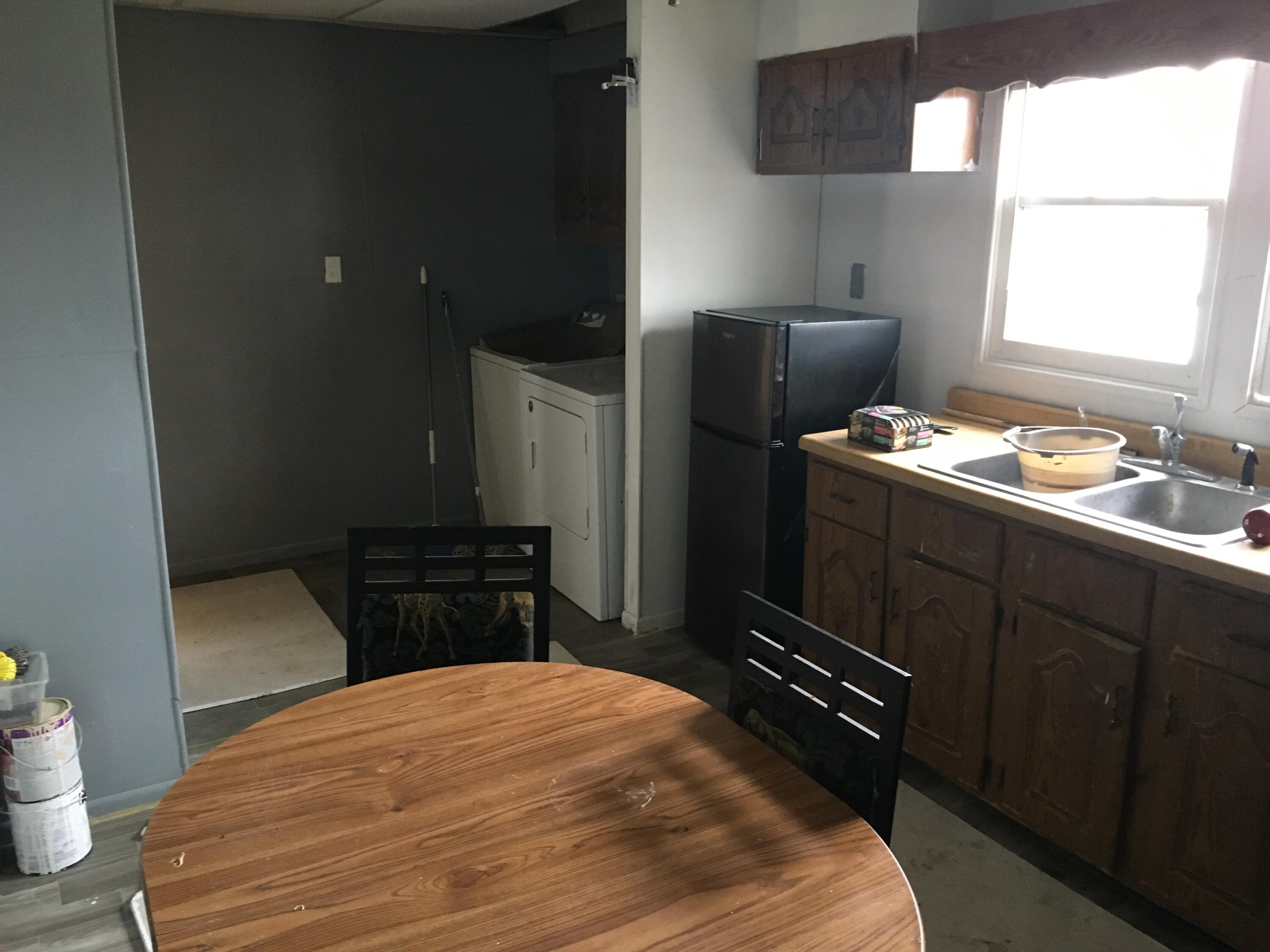 102 Ellenwood Road Middlesboro, KY 40965 - Photo 14 of 16 9FB03B6A-38B4-4626-812F-32D0D4BD177A