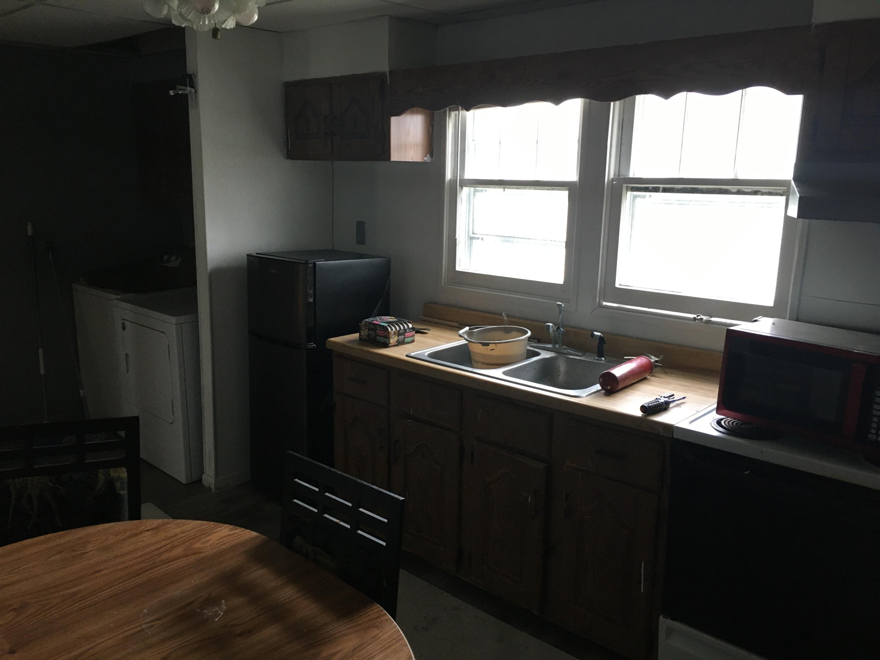 102 Ellenwood Road Middlesboro, KY 40965 - Photo 15 of 16 5382ED0B-D5C7-45B1-A0C0-654FEE4740CD
