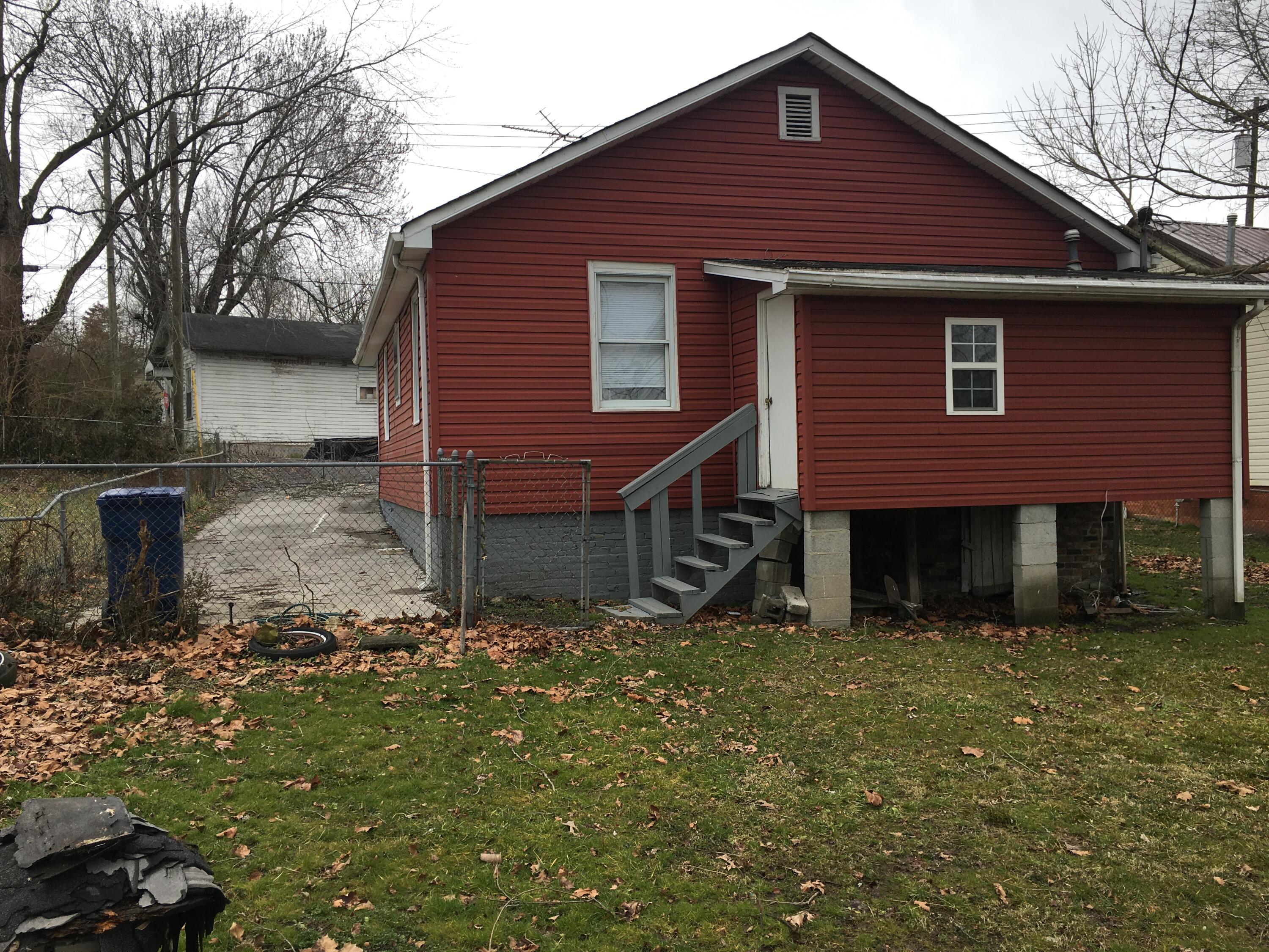 102 Ellenwood Road Middlesboro, KY 40965 - Photo 3 of 16 1E04EC9C-2D2A-4D85-9B1E-E0EC82DE98A9