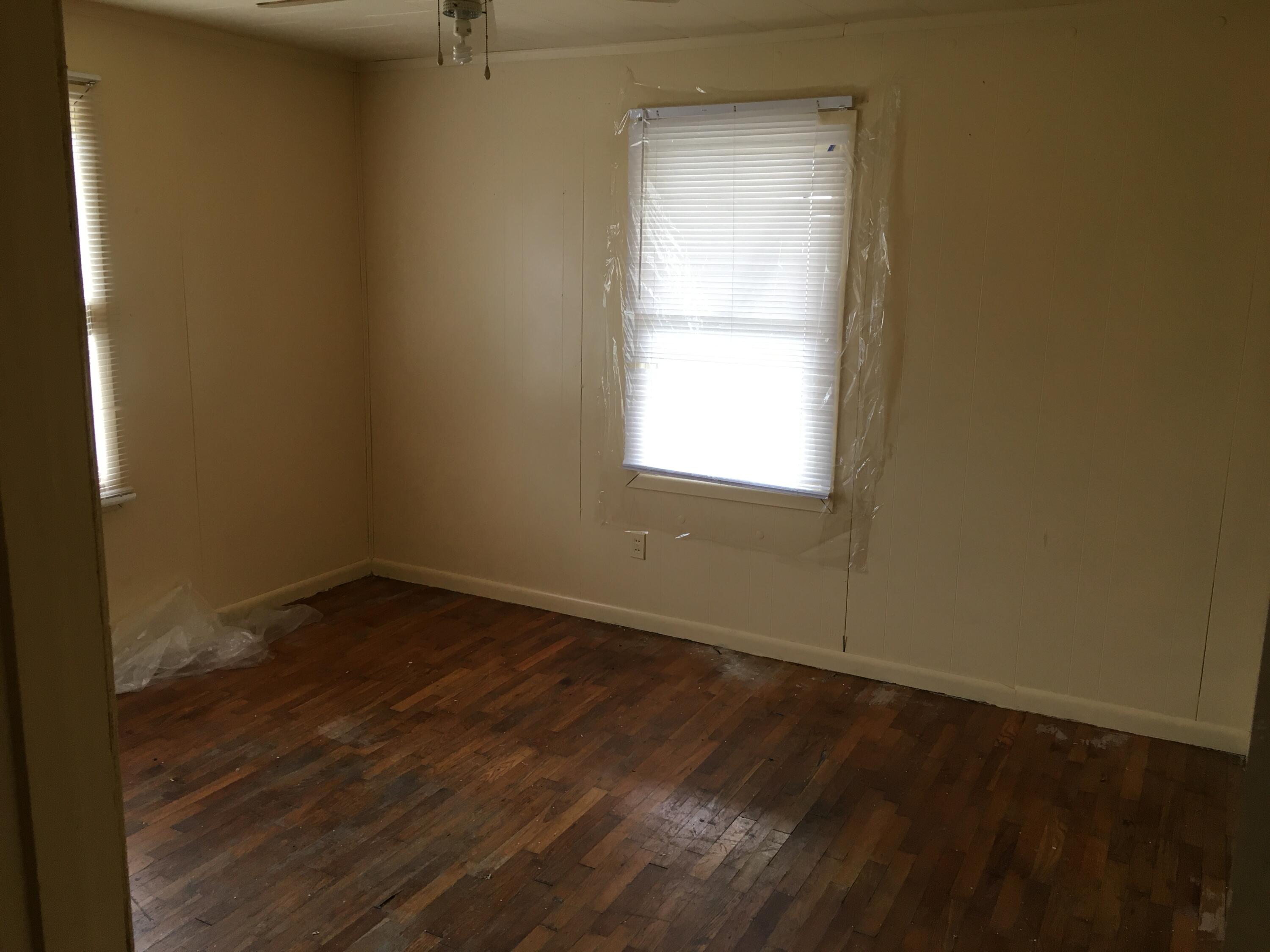 102 Ellenwood Road Middlesboro, KY 40965 - Photo 5 of 16 C0D9EDA1-AC14-4C39-8080-1AFA363615F4