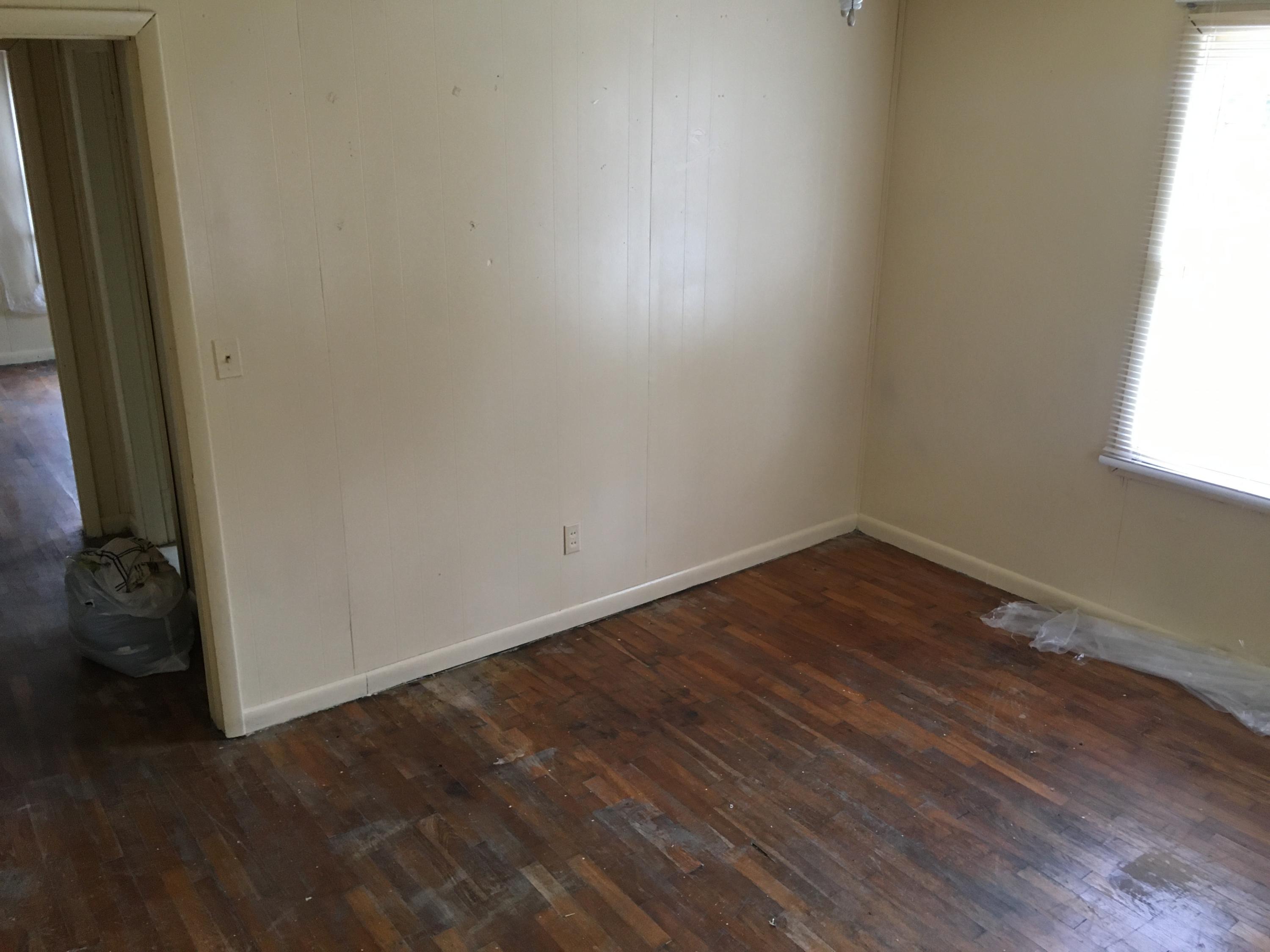 102 Ellenwood Road Middlesboro, KY 40965 - Photo 7 of 16 881D07BB-1338-4414-809B-AD7BA795C943