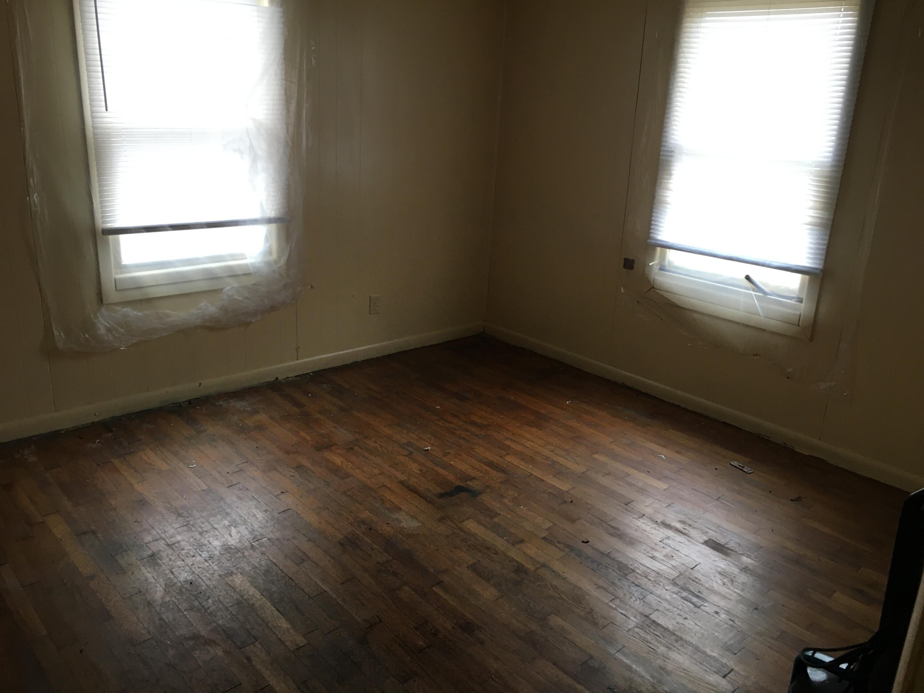 102 Ellenwood Road Middlesboro, KY 40965 - Photo 10 of 16 CAEF9738-3E81-4729-9654-FE7D3F28D0EF