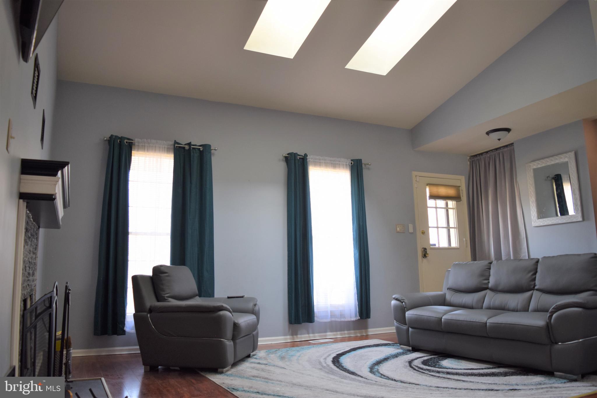 12901 Bentley Grove Place Laurel, MD 20708 - Photo 9 of 29 Living Room