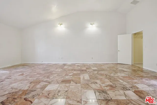 $6,750 | 5667 Heatherdale Drive, Los Angeles, CA 90043