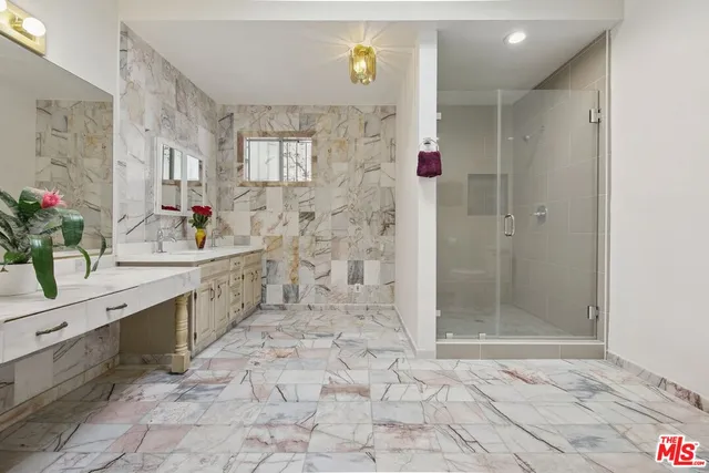 $6,750 | 5667 Heatherdale Drive, Los Angeles, CA 90043