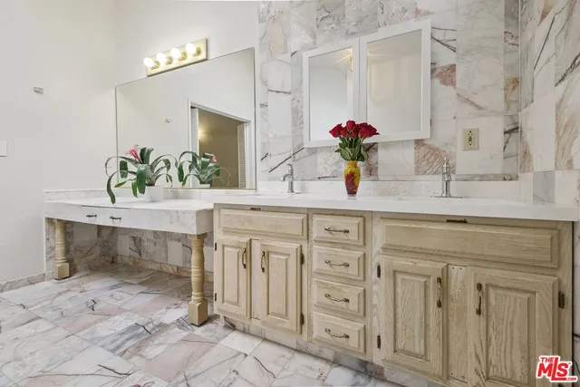 $6,750 | 5667 Heatherdale Drive, Los Angeles, CA 90043