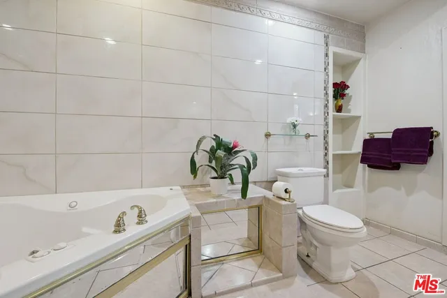 $6,750 | 5667 Heatherdale Drive, Los Angeles, CA 90043