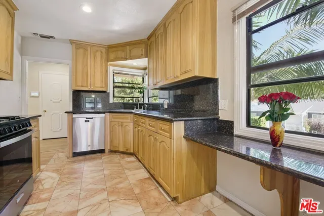 $6,750 | 5667 Heatherdale Drive, Los Angeles, CA 90043