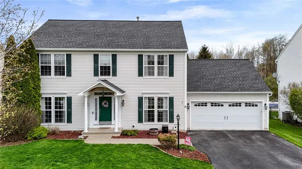 $550,000 | 14 Vanderberg Drive, Perinton, NY 14450