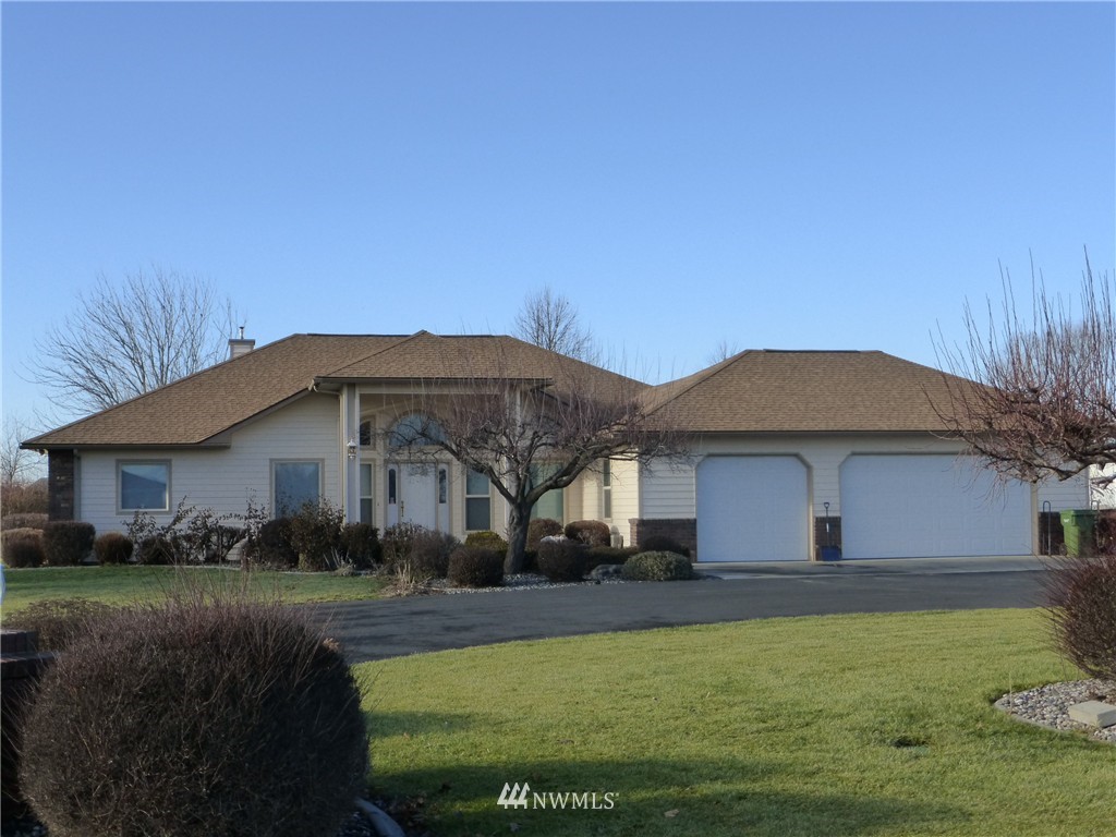 5869 Ridgeview Dr Loop Northeast Moses Lake, WA 98837 - Photo 1 of 24