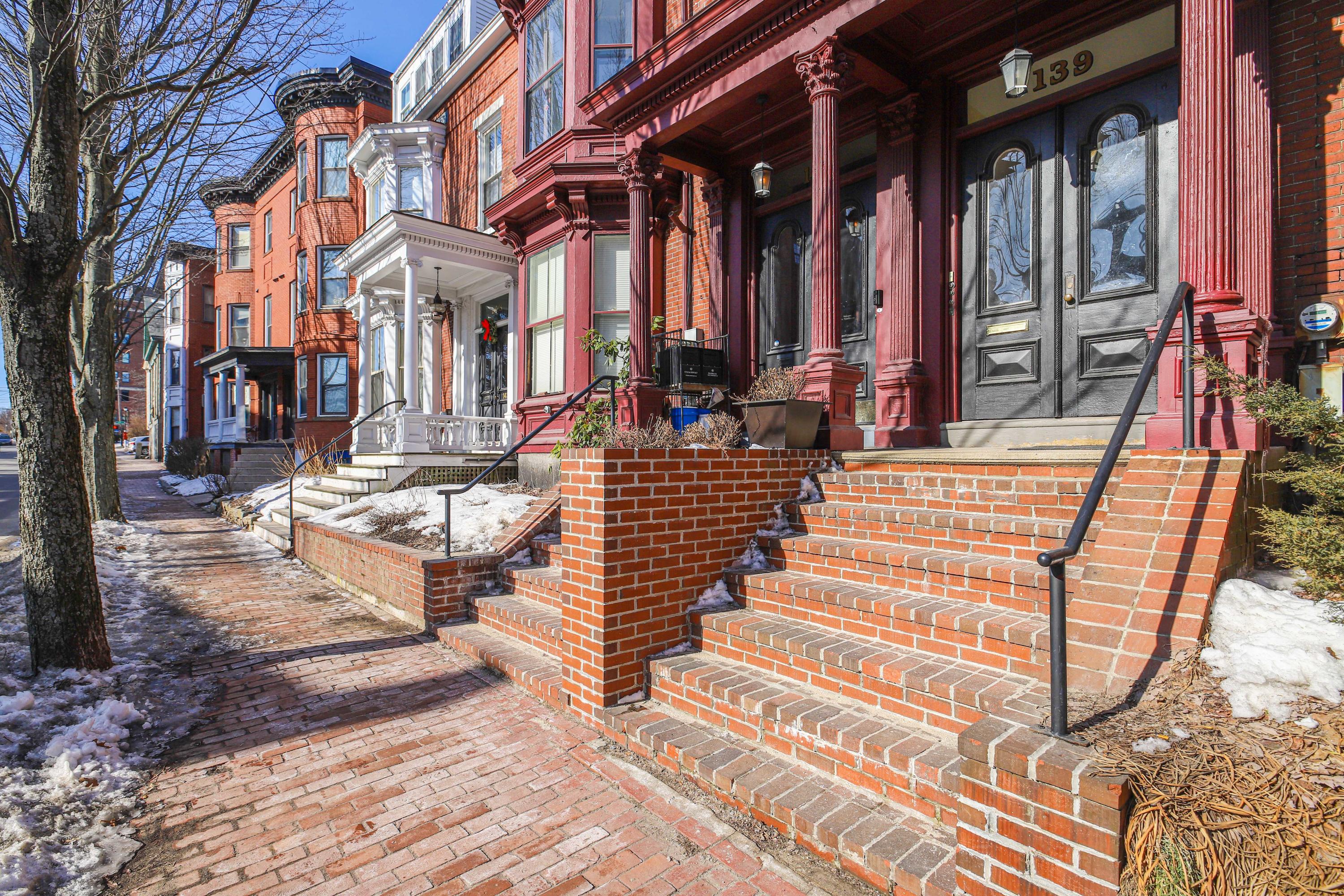 139 Spring St #2 Portland - 2Frnt