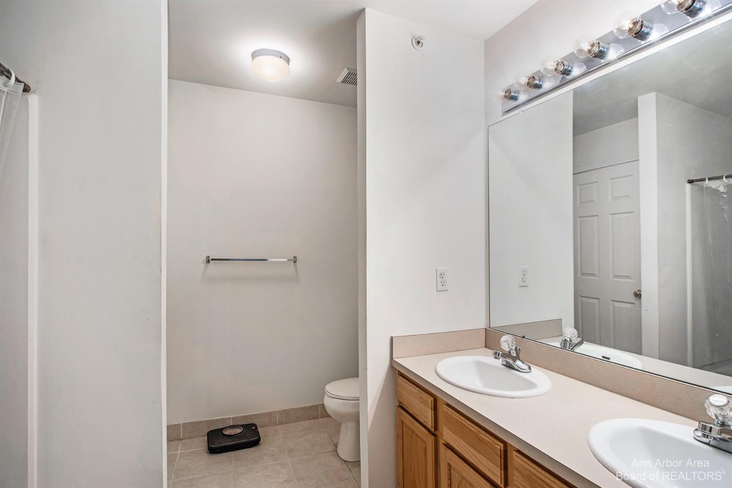 609 Cherry Orchard Road, Unit 141 Canton, MI 48188 - Photo 29 of 40 Photo 29