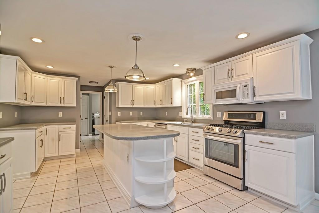 292 Candlestick Road North Andover, MA 01845 - Photo 11 of 42 Gallery Image 11